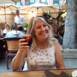 Meet your Posher, Rena